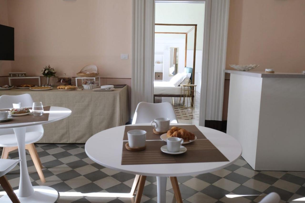 Toscano Palace Luxury Rooms Catania Esterno foto